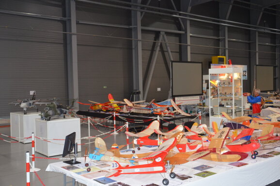 Ausstellung der historischen Flieger